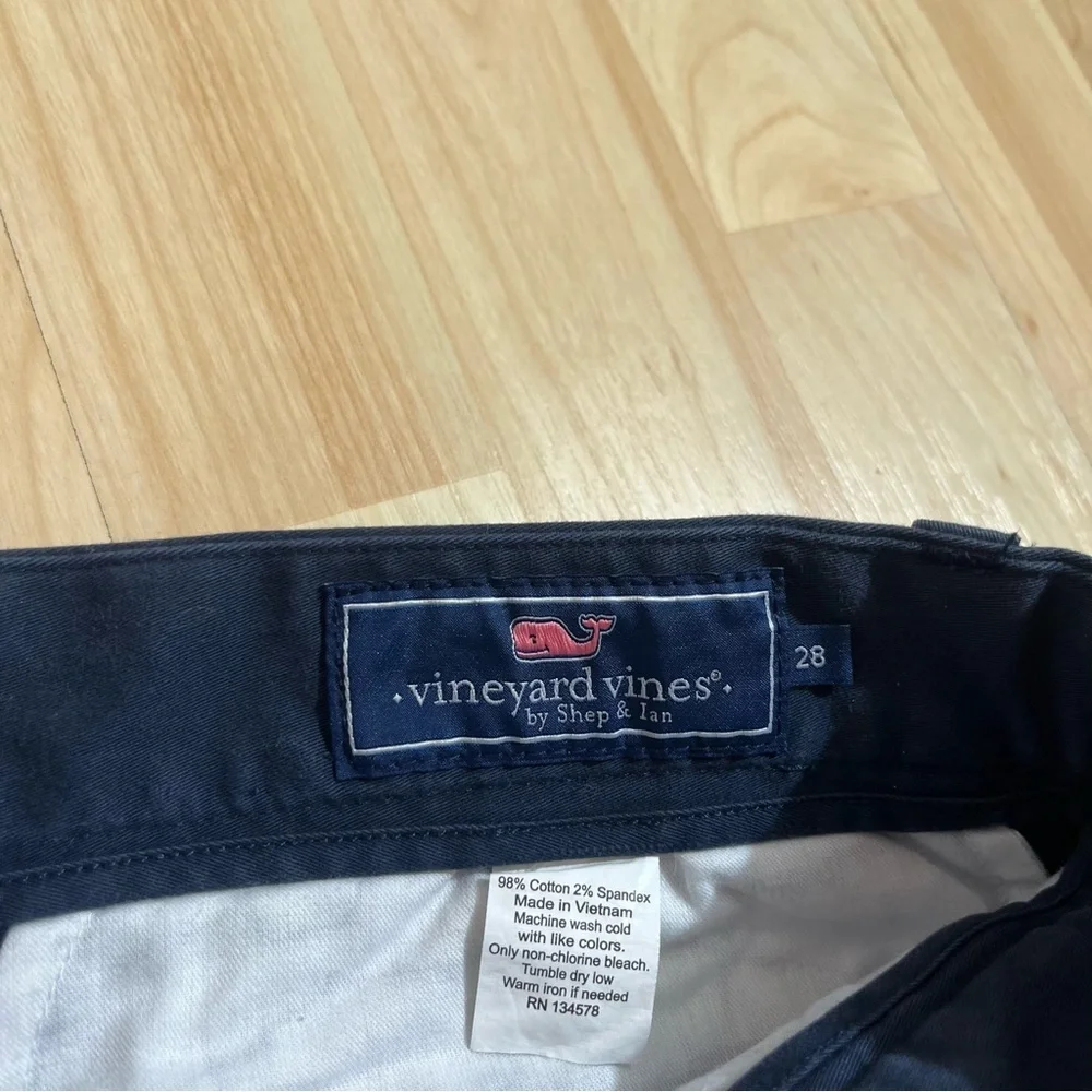 Vineyard Vines 9-inch stretch breaker short navy embroidered whale pattern 28